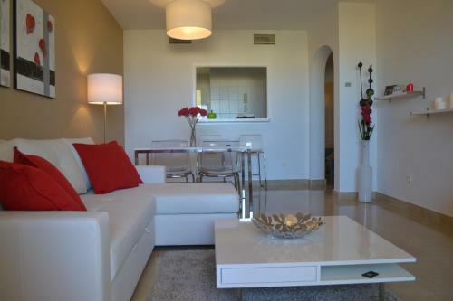 Duquesa Village Apartemento 2115