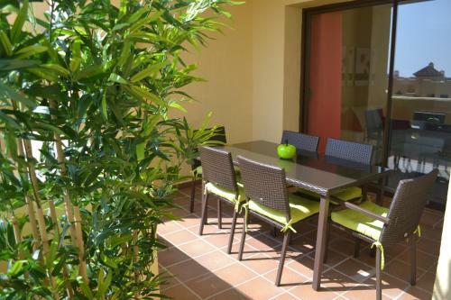 Duquesa Village Apartemento 2115