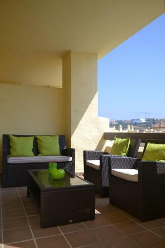 Duquesa Village Apartemento 2115