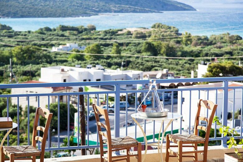Elpida Hotel