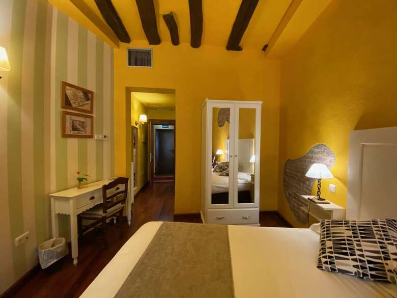 Hotel Via Leon