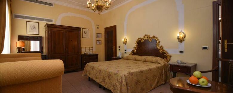 Hotel San Mois�