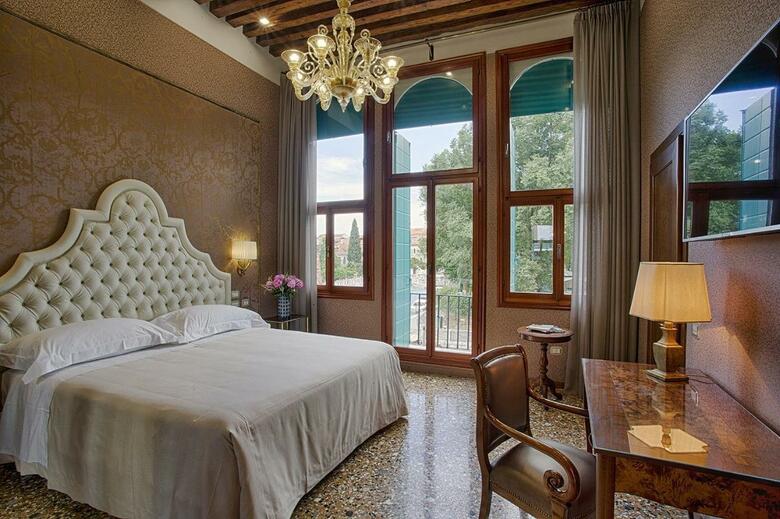 Hotel Santa Chiara & Residenza Parisi