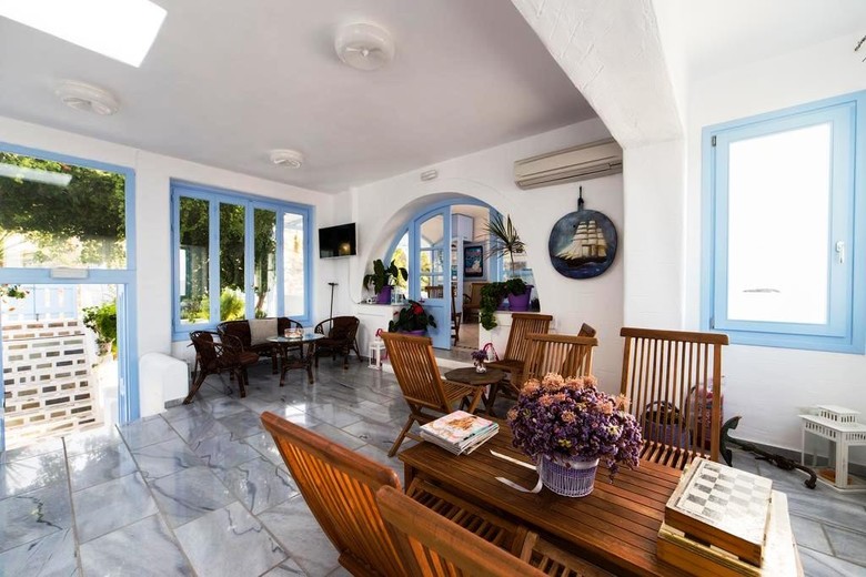 Stratos Studios & Apartments