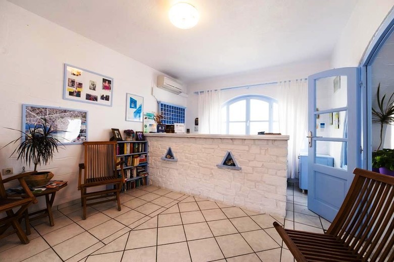 Stratos Studios & Apartments