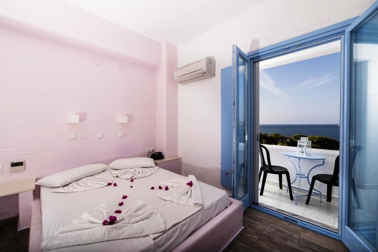 Stratos Studios & Apartments