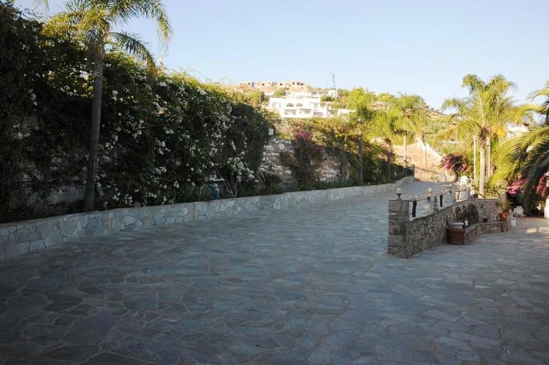 Apartamentos Paros Eden Park