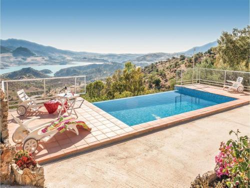 Three-bedroom Holiday Home In Cadiz