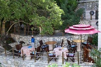 Residencia Faros Suites