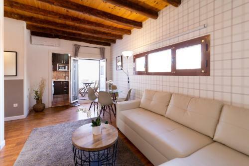 Apartamentos Puerta Del Sol IV