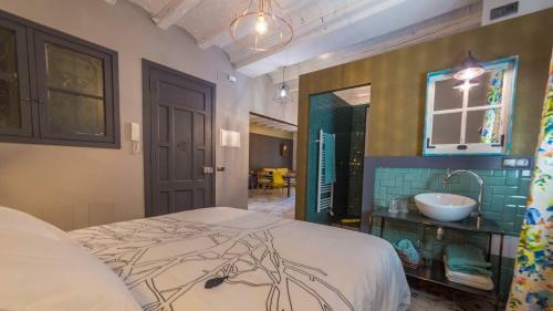 Hostal Groc Rooms