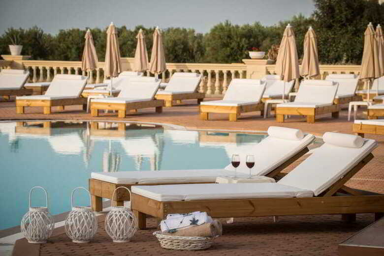 Notos Hotel & Suites