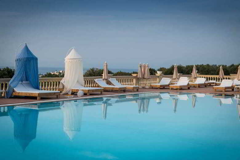 Notos Hotel & Suites