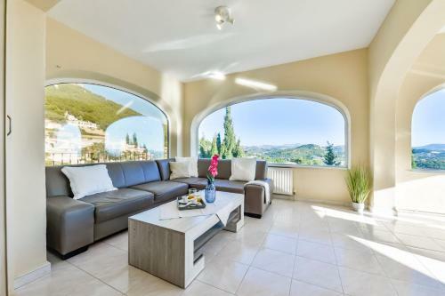 Villa Cucarres
