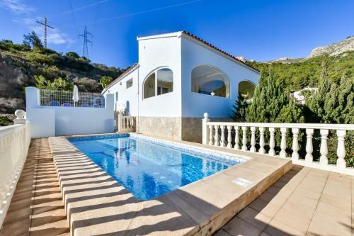 Villa Cucarres