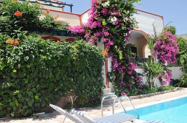 Hotel Irineos Studios
