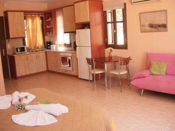 Hotel Gaea Gardens Studios And Villas