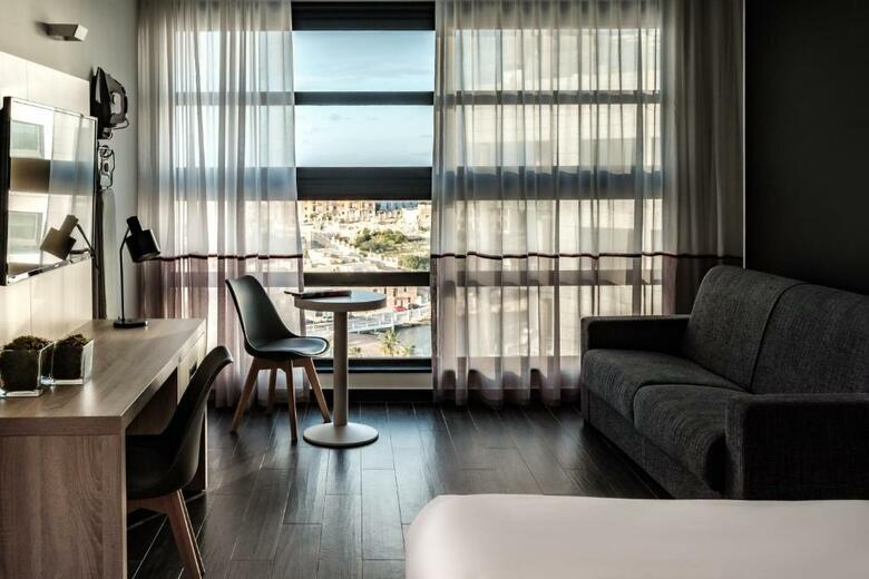Baystreet Hotel