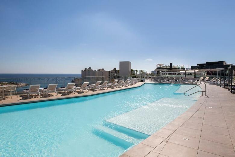 Baystreet Hotel