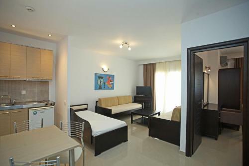 Aparthotel Naias