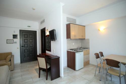 Aparthotel Naias