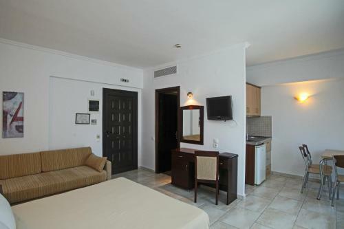 Aparthotel Naias