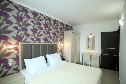 Aparthotel Naias