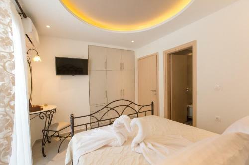 Pithos Apartments