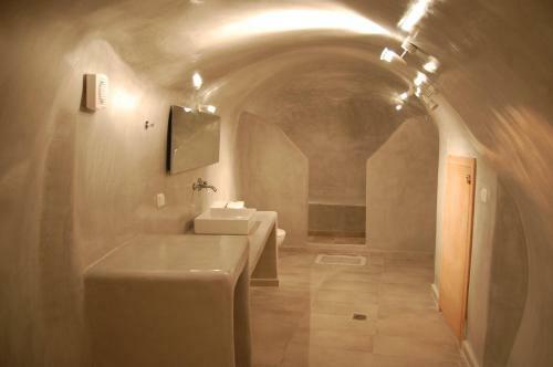 Villa Kalisperis Cave Houses