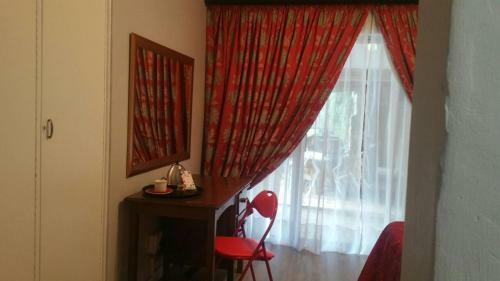 Hostal Little Acorn Guest House