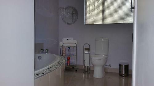 Hostal Little Acorn Guest House