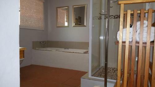 Hostal Little Acorn Guest House