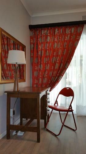 Hostal Little Acorn Guest House