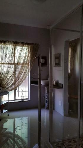 Hostal Little Acorn Guest House