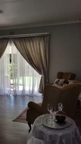 Hostal Little Acorn Guest House