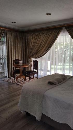 Hostal Little Acorn Guest House