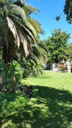 Hostal Little Acorn Guest House