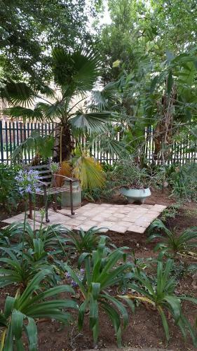 Hostal Little Acorn Guest House