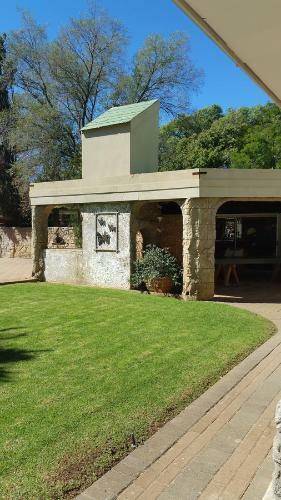 Hostal Little Acorn Guest House