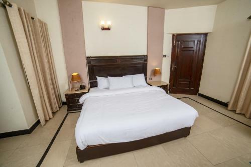 Hostal Shelton Accommodator