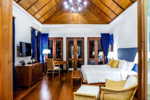 Hotel Le Menara Khao Lak Beachfront Villa & Resort