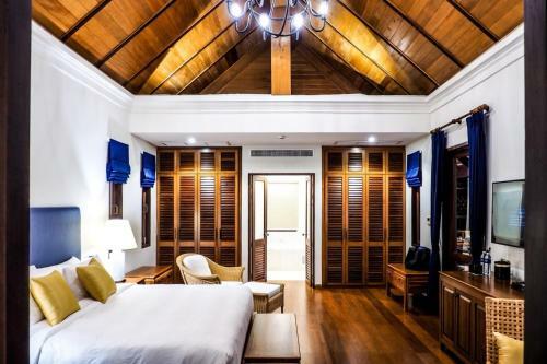 Hotel Le Menara Khao Lak Beachfront Villa & Resort