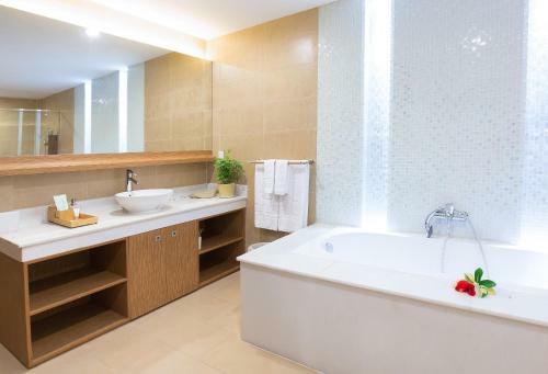 Hotel The Cliff Resort & Residences