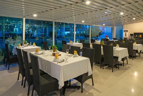 Hotel The Sailing Bay Beach Resort
