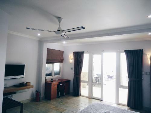 Hotel Shades Resort