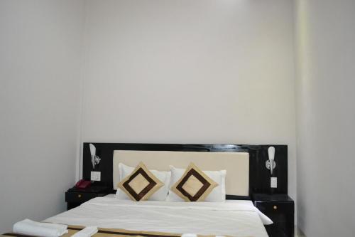 Hotel Hoan Vu Universe