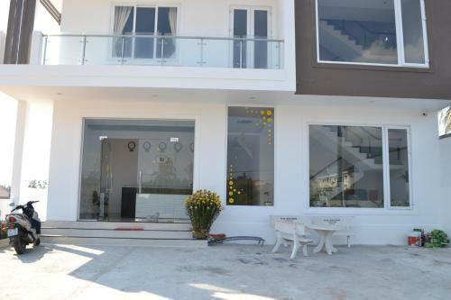 Hotel Hoan Vu Universe