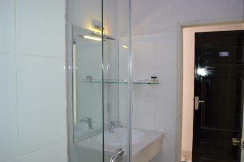 Hotel Hoan Vu Universe