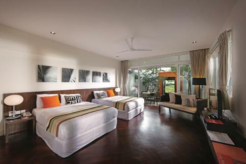 Lone Pine Hotel