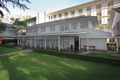 Lone Pine Hotel